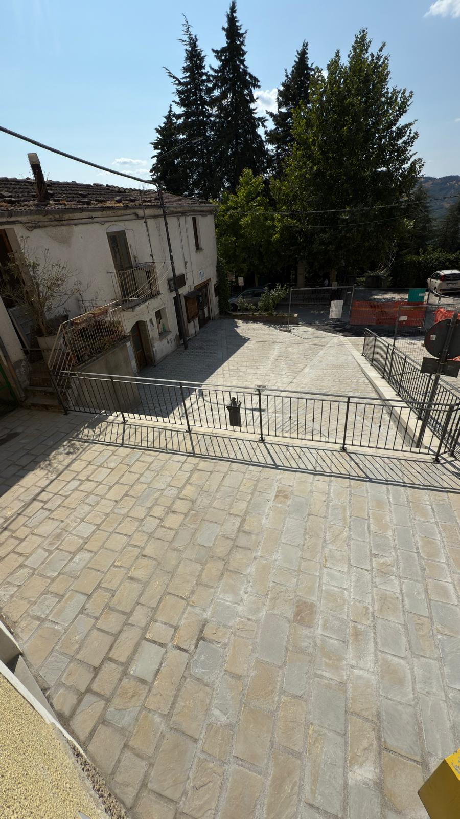 Il piano superiore della piazza, seconda vista