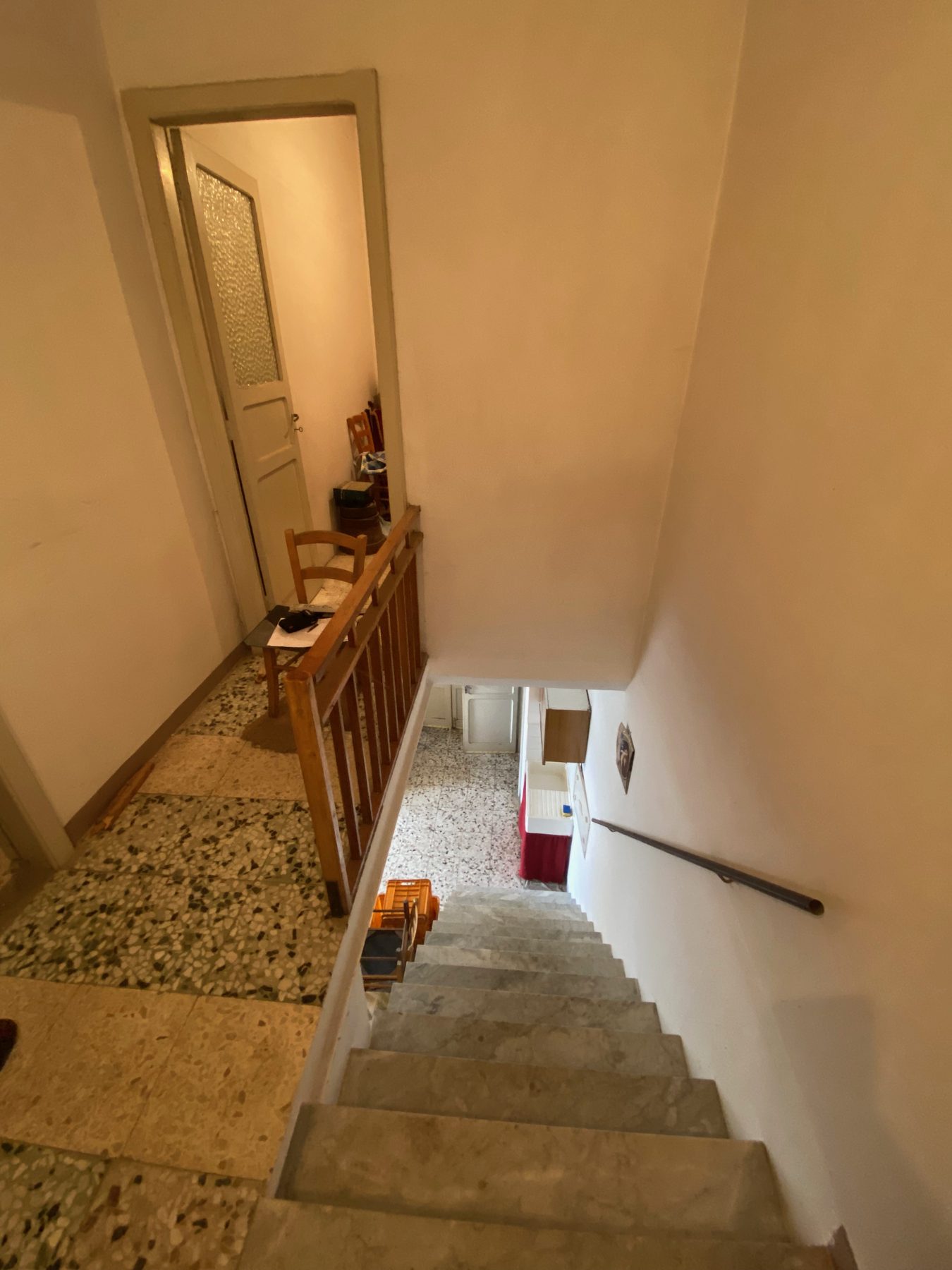 Scala interna prima dell'intervento
