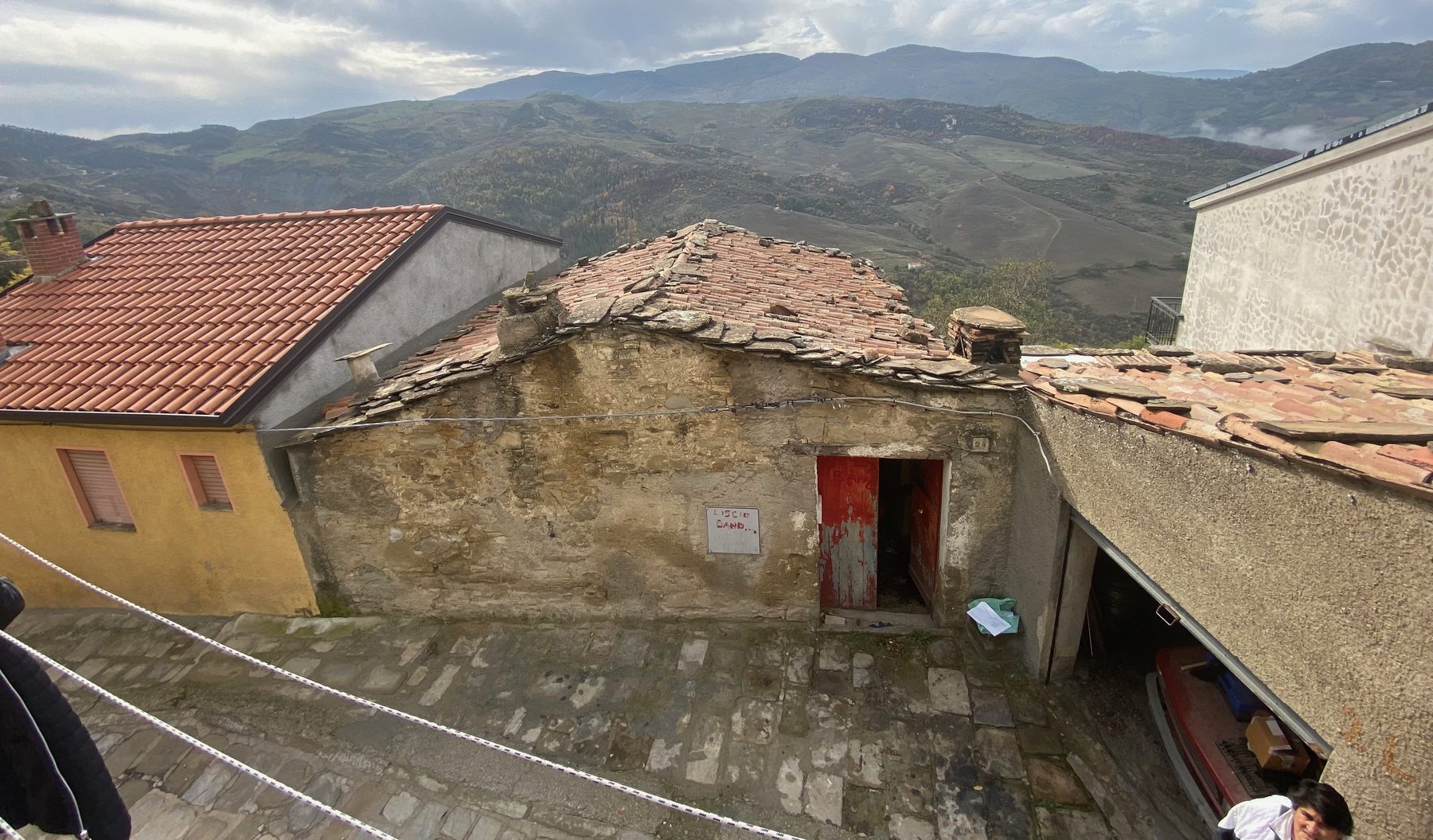 Mini condominio prima dell&rsquo;intervento &mdash; copertura vista dall&rsquo;alto