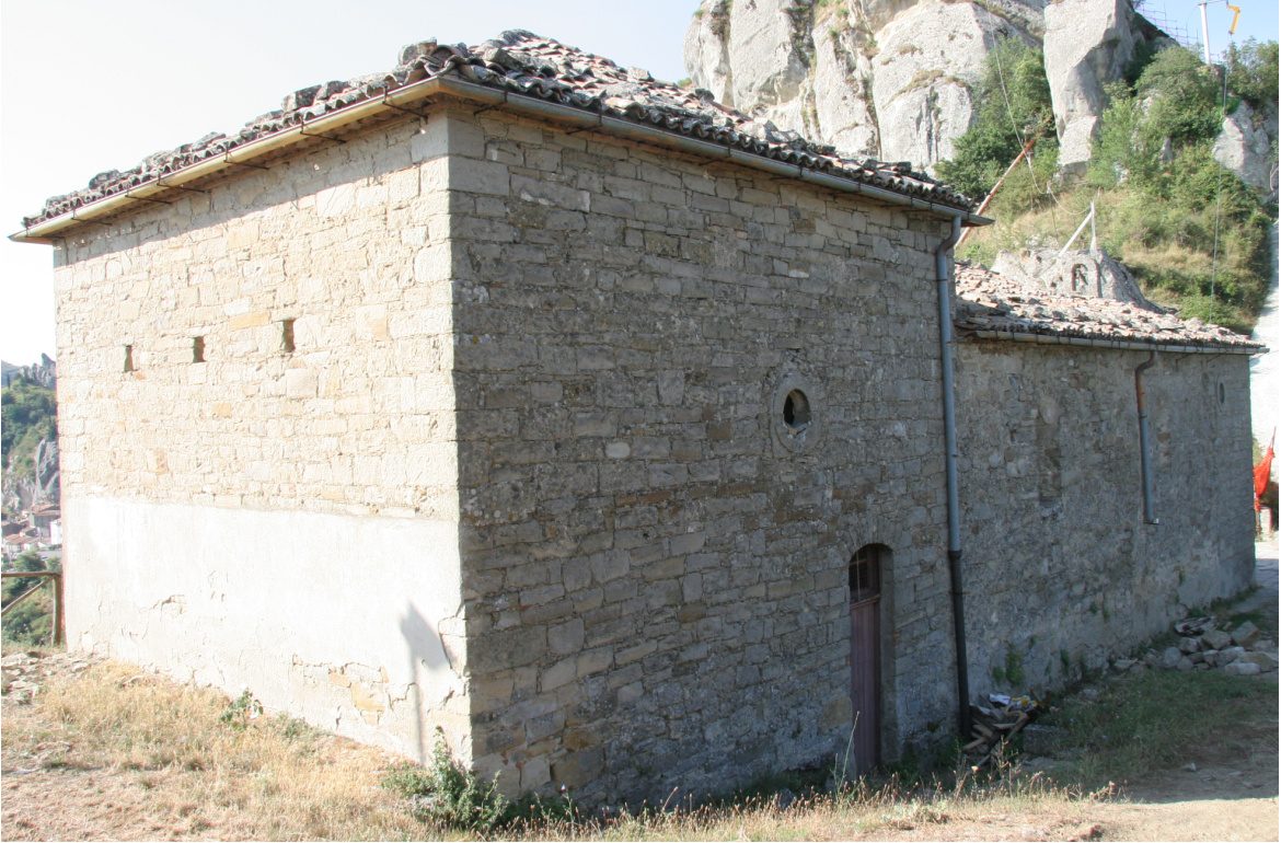Cappella di San Cataldo prima dell'intervento, facciata nord-est
