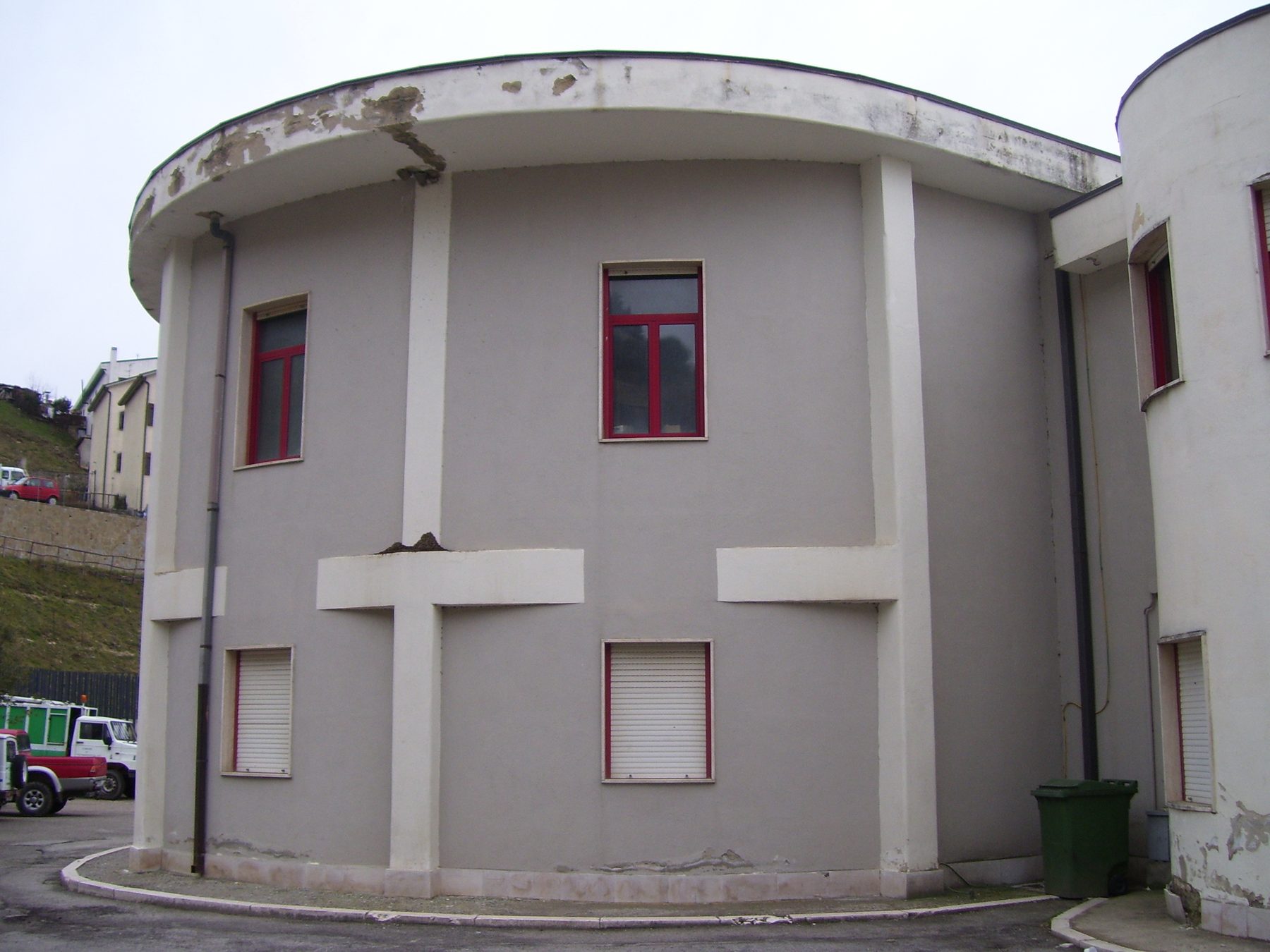 Municipio di Pietrapertosa prima dell&rsquo;intervento &mdash; torre cilindrica