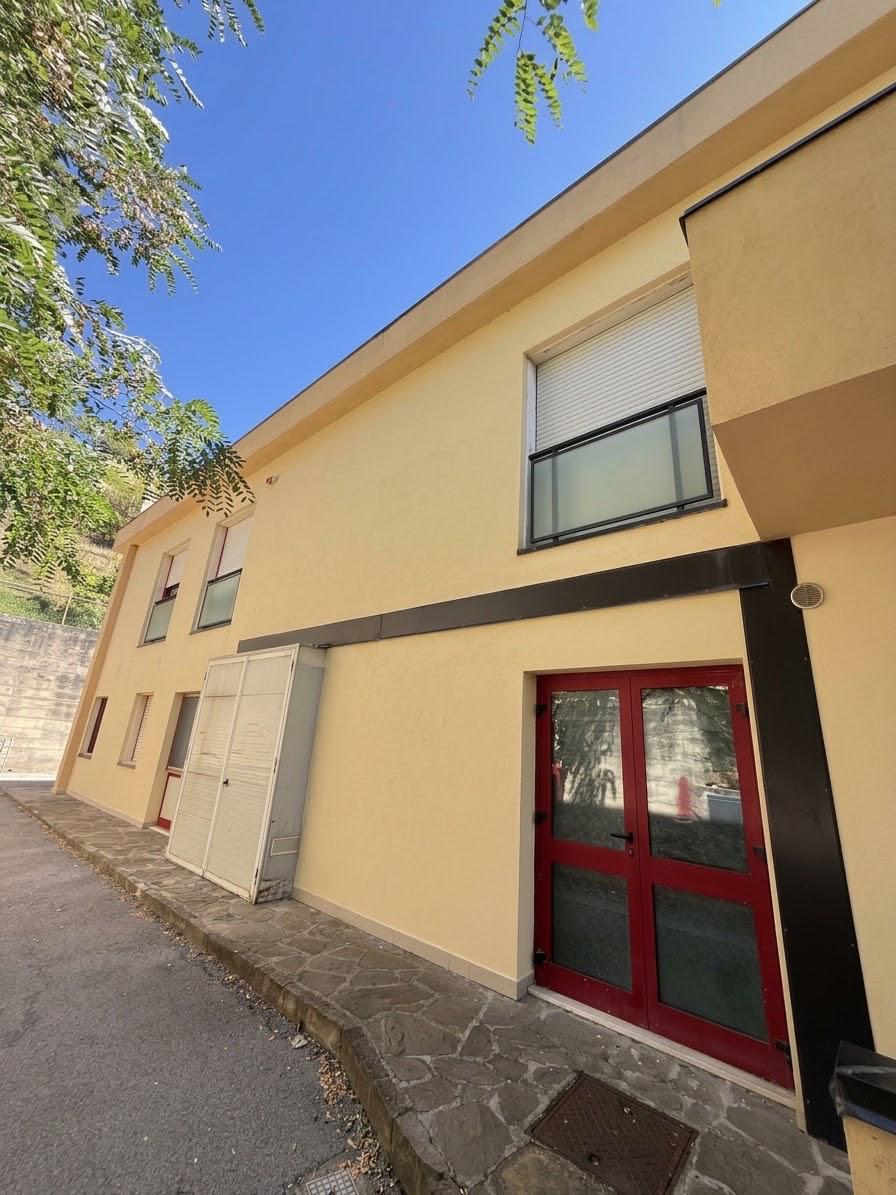 Municipio di Pietrapertosa dopo l&rsquo;intervento &mdash; fronte posteriore sul muro di contenimento